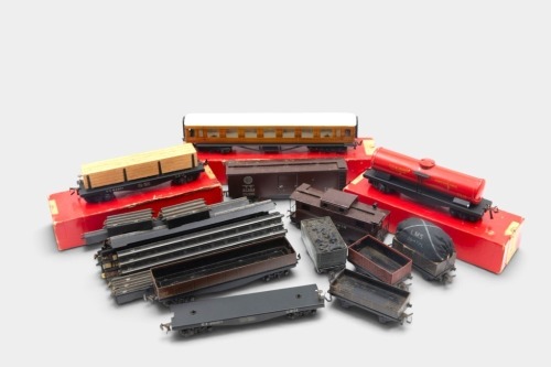 TRIX TWIN RAILWAY: A group of Trix Twin Railway (TTR) HO/OO scale railway items, including five boxed railway car/wagons along with five unboxed wagons and a caboose, with some sections of track