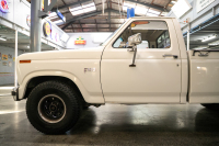 1982 Ford F100 lwb utility - 4