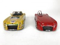 ELFIN: Pair of 1:18 scale Elfin MS-8 Streamliners produced by Classic Carlectables. (NB description) - 3