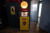 SHELL: A c1970s Wayne 605 petrol pump in Shell Livery with later plastic globe - 10