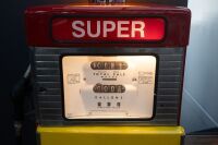 SHELL: A c1970s Wayne 605 petrol pump in Shell Livery with later plastic globe - 3
