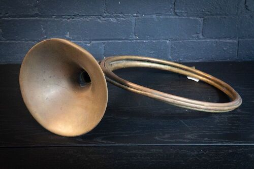 HUNTING HORN: A brass hunting horn, 58cm wide