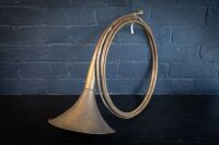 HUNTING HORN: A brass hunting horn, 58cm wide - 2