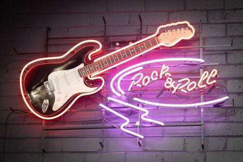 GAINER GUITAR: A Gainer guitar / rock & roll neon light fixture, approx. 80cm high, 120cm wide