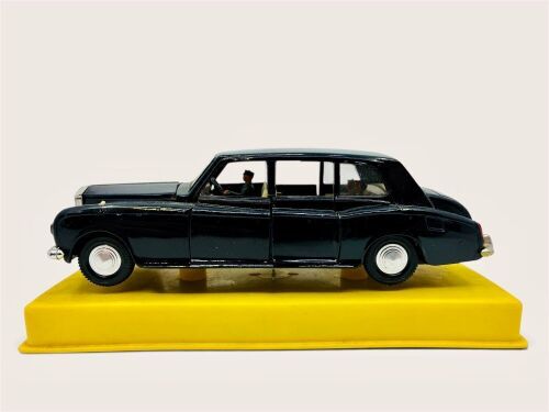 ROLLS ROYCE PHANTOM: A 1:43 scale model by Dinky of the Rolls Royce Phantom V Limousine (Dinky No.152) [Location: Sydney]
