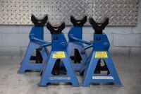 SUPPORT STANDS: A set of four vehicle jack stands, three tonne load limit - 2