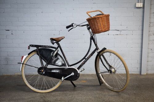 BICYCLE: A Gazelle (Netherlands) Populair 'step-through' frame bicycle, features an eight speed Shimano internal gear hub, drum brakes & Brooks leather saddle