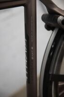 BICYCLE: A Gazelle (Netherlands) Chamonix bicycle, features aluminium frame, internal Shimano gear hub & disc brakes - 4