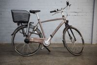 BICYCLE: A Gazelle (Netherlands) Chamonix bicycle, features aluminium frame, internal Shimano gear hub & disc brakes - 6