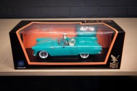 FORD: A Road Signature 1:18 scale 1955 Ford Thunderbird (#92068) model in original box