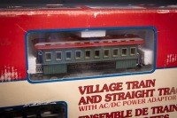 TRAIN SET: A Lemax c1998 Village Train & Straight Tracks Set in original box - 4
