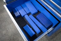 KINCROME: A Kincrome Blue Steel ten drawer tool chest for professional workshops, 100cm high, 131cm wide, 47cm deep - 8