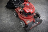 CHOPPER / SHREDDER: A Troy-Bilt CSV060 yard chopper / shredder / vacuum - 3