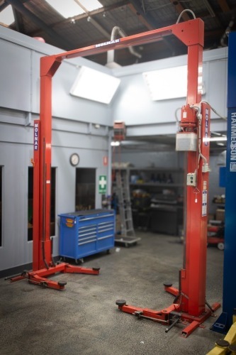 HOIST: A Molnar OH-93 (MF 1705-93-OH-3T) three tonne electro-hydraulic two post vehile hoist