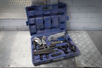 PULLER KIT: An Arx-YC101HM hydraulic & mechanical puller kit, appears complete