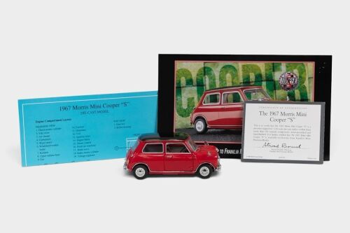 MINI COOPER: A 1:24 scale model by Franklin Mint of a 1967 Morris Mini Cooper 'S'