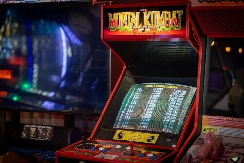 MORTAL KOMBAT 1: A c1992 Midway Mortal Kombat LAI dedicated cabinet,Mortal Kombat 1 game board, Kortek 25 monitor, working order
