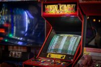 MORTAL KOMBAT 1: A c1992 Midway Mortal Kombat LAI dedicated cabinet,Mortal Kombat 1 game board, Kortek 25 monitor, working order