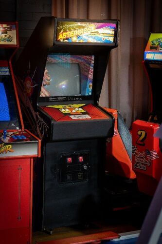 ASTEROIDS: A c1979 Atari Asteroids machine in dedicated cabinet, working order