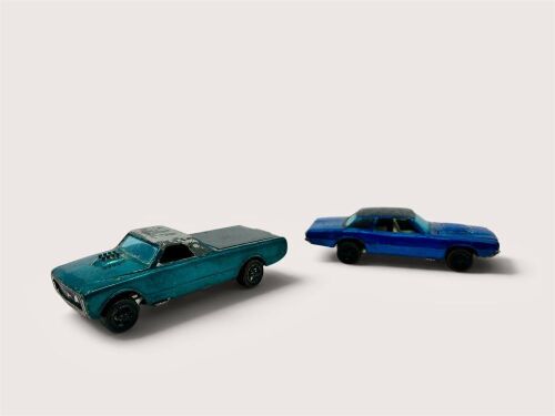 HOT WHEELS: Two 1:64 scale unboxed models by Hotwheels including the Redline 'Custom Fleetline' (1967) and the Redline 'Custom T-Bird' (1968) [Location: Sydney]