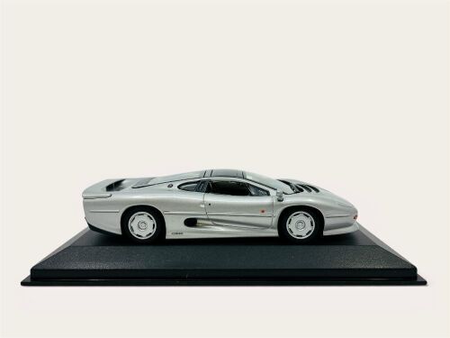 JAGUAR XJ220: A 1:43 scale Jaguar XJ220 by Minichamps with original packaging [Location: Sydney]