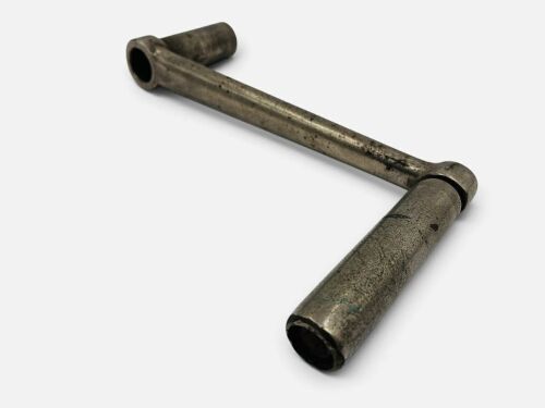 STARTING HANDLE: An original starting handle to suit 20/25 HP and 25/30 HP 1930s models [Location: Sydney]