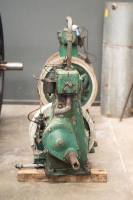 RONALDSON BROTHERS & TIPPETT: A 5 H.P Type CF stationary engine