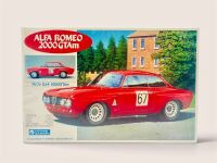 ALFA ROMEO 2000 GTAM: A 1:24 scale Alfa Romeo 2000 GTAm model kit by Gunze Sangyo with original packaging [Location: Sydney]