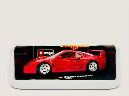 178 · FERRARI F40: A 1:18 scale Ferrari F40 by Bburago with original packaging [Location: Sydney]