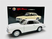 ALFA ROMEO 1750 GTV: A 1:18 scale Alfa Romeo 1750 GTV by Autoart with original packaging [Location: Sydney]