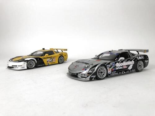 CHEVROLET: Pair of 1:18 scale Chevrolet Corvette C5-R racing cars produced by AutoArt. (NB description)