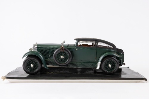 BENTLEY: A 1:18 scale Minichamps model of a 1930 Bentley 6.5ltr Speed Six Blue Train Special [Location: Perth]