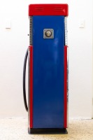 AMPOL: A c1960s Wayne 605 petrol pump, restored in Ampol livery, no internals, measures approximately 195cm high [Location: Perth] Extra Photos Added - 3