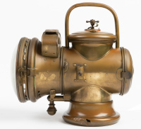 HEADLIGHT: A circa early 1900s Herm Riemann (Germany) brass headlight, convex lens width 18cm (7 inches), vertical bail handle, overall height 34cm [Location: Melbourne] - 4