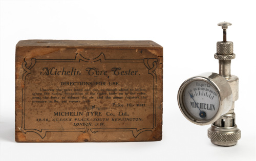 MICHELIN: A pre-war Michelin Tyre Tester in original timber box, 10cm long