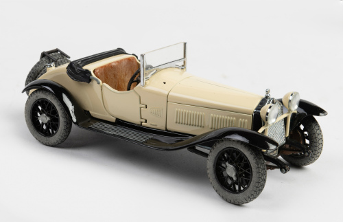 ALFA ROMEO: A Togi 1:23 scale Alfa Romeo 6C 1750 Gran Sport in perspex case with nameplate