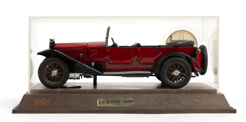 LANCIA: A Togi 1:23 scale 1927 Lancia Lambda in perspex case with nameplate