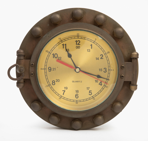 CLOCK: A modern brass maritime ships clock with battery operated quartz movement, face width 15cm, overall width 24cm