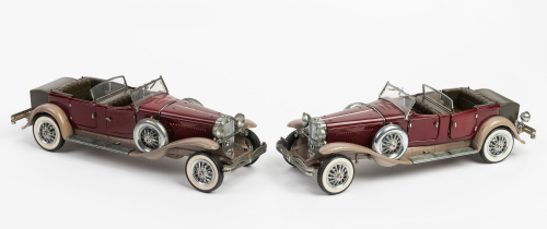 DUESENBERG: Two Franklin Mint 1:24 scale 1930 Duesenberg J Derham Tourister models