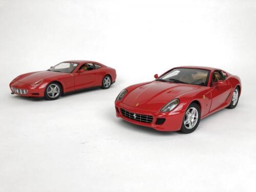 FERRARI: Pair of 1:18 scale Ferrari cars produced by Hotwheels. (NB description)