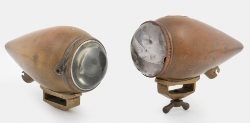 PILLAR LAMPS: Two torpedo style brass pillar lamps, 16cm long