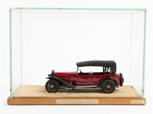 LANCIA: A Togi 1:23 scale 1927 Lancia Dilambda Torpedo in red paintwork, in glass case display