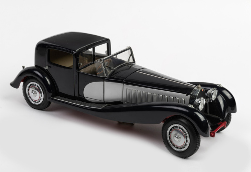 BUGATTI: A highly detailed Franklin Mint Precision Models 1:16 scale 1931 Bugatti Royale Coupe de Ville model