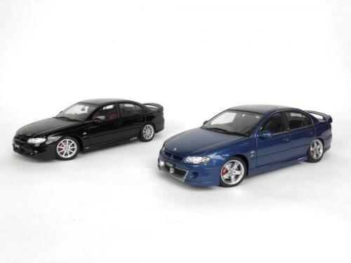 HOLDEN: Pair of 1:18 scale Holden Commodore cars produced by AutoArt. (NB description)
