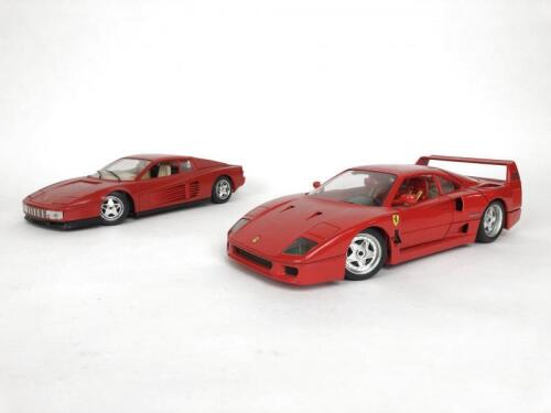 FERRARI: Pair of 1:18 scale Ferrari cars produced by Bburago. (NB description)