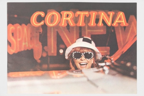FORD CORTINA: A Ford Cortina sales brochure, a 20 page colour brochure, featuring the De Luxe saloon and Super saloon models