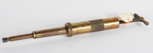 226 · OIL GUN: An Enots Autoram oil / grease gun, pattern number 'special 3139B', 39cm long [Location: Melbourne]