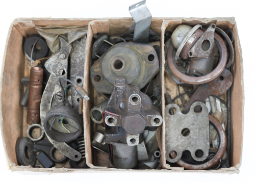 221 · R-R / BENTLEY: A box of assorted R-R & Bentley parts [Location: Melbourne]
