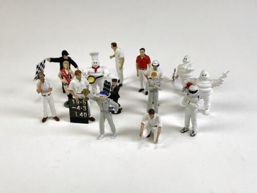 FIGURES: Group 1:18 scale racing figures. (NB description)