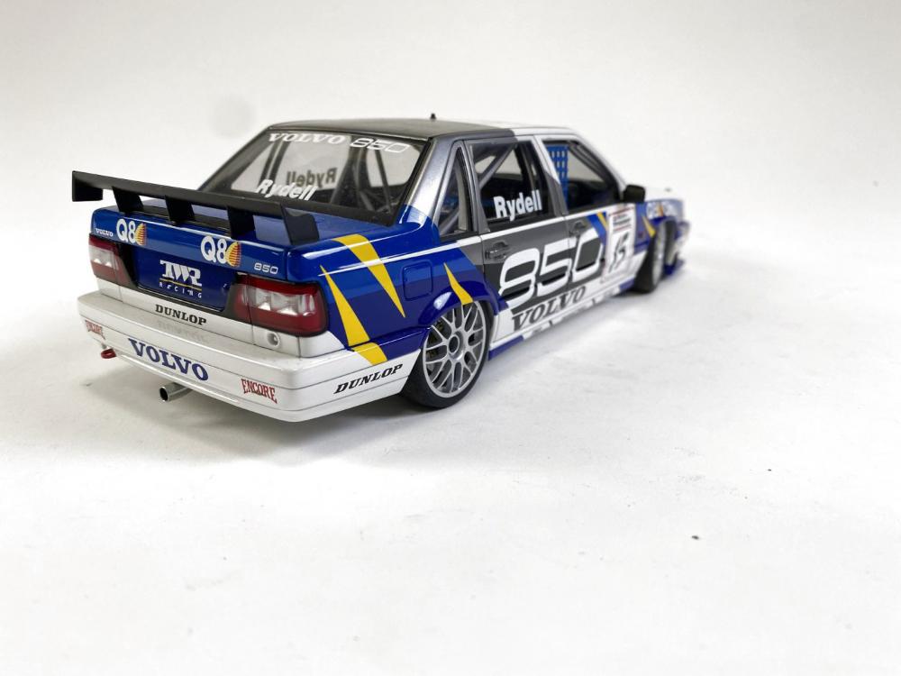 VOLVO: 1:18 scale Rydell Volvo 850 produced by AutoArt. (NB description) -  Price Estimate: $ - $